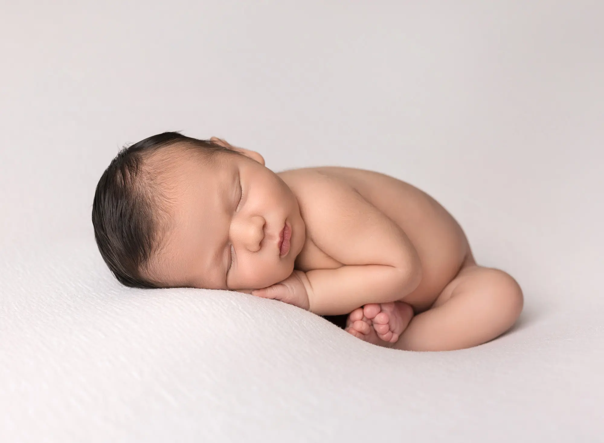 Delicate Newborn Photographs | Cream Color Baby Photoshoot